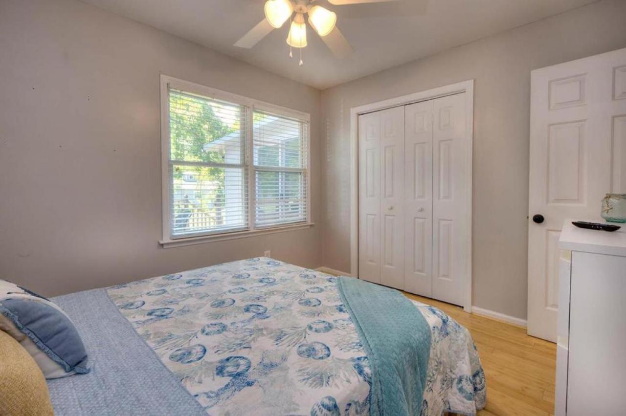Livin' The Dream Villa Oak Island Exterior photo